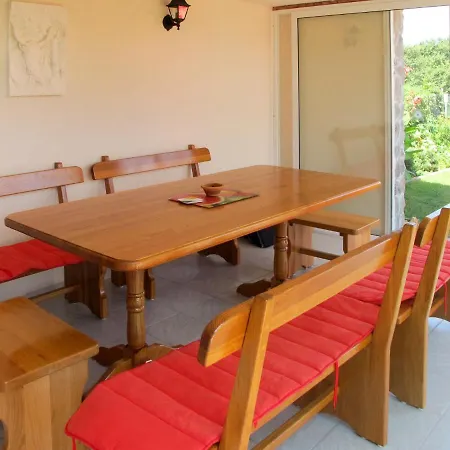 Zwei Rosen - Pul552 By Interhome Fondole