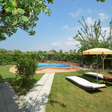 Appartement Zwei Rosen - Pul552 By Interhome *