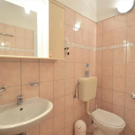 Appartement Zwei Rosen - Pul552 By Interhome