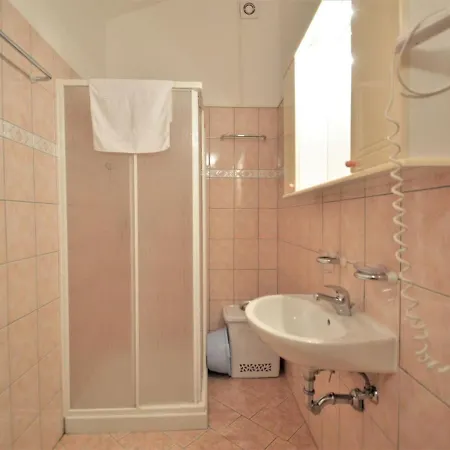 Zwei Rosen - Pul552 By Interhome Appartement