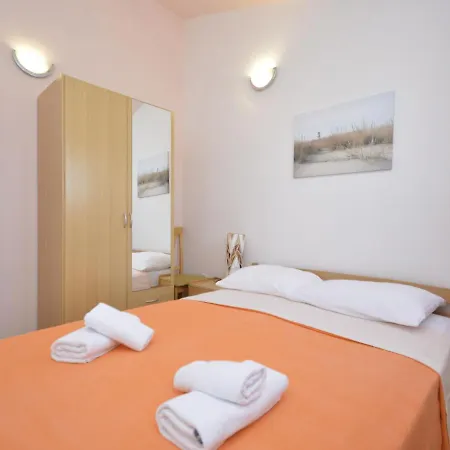 Appartement Zwei Rosen - Pul552 By Interhome Fondole